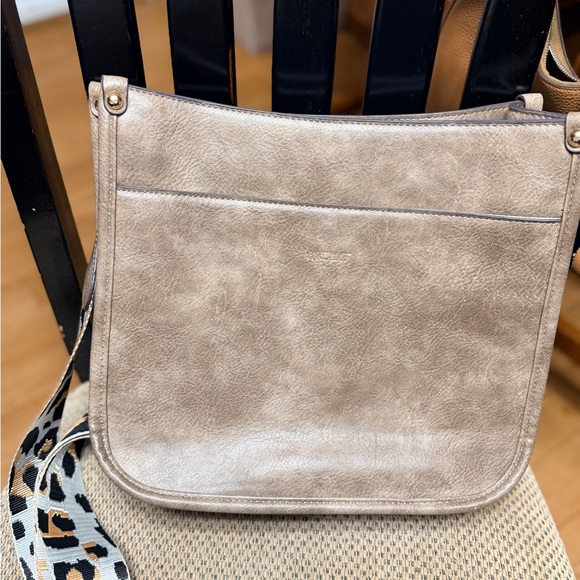 Stylish Tan Shoulder Bag - Picture 8 of 11